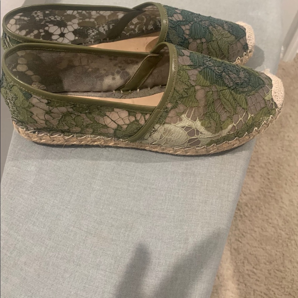Shoes - Picture 2 of 4
